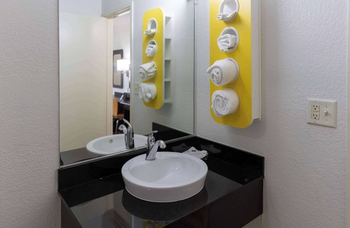 Lufkin Hotel | Motel 6 Lufkin, TX