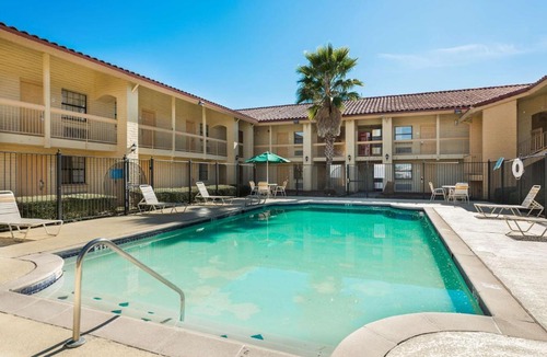 Monroe Hotel | Motel 6-Monroe, LA