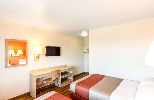 Redding Hotel | Motel 6 Redding, CA - Central