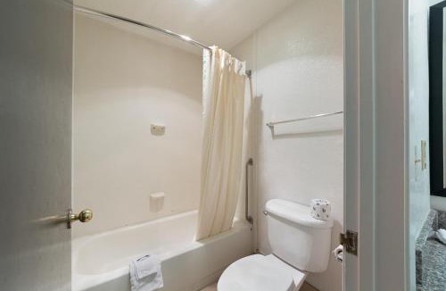 Vance Jackson Hotel | Motel 6-San Antonio, TX - Fiesta Trails