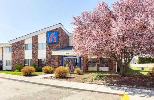 Spokane Valley Hotel | Motel 6-Spokane, WA - East