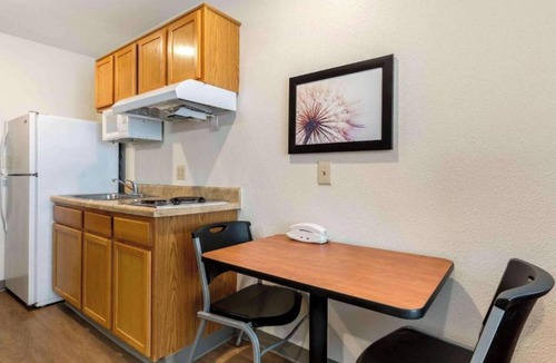 El Dorado West Hotel | Motel 6 Suites El Paso East, TX