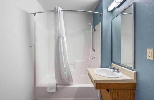 El Dorado West Hotel | Motel 6 Suites El Paso East, TX