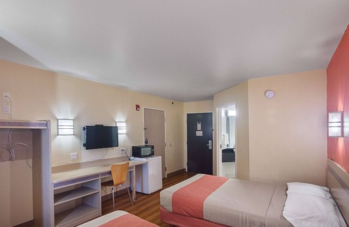 Terrell Hotel | Motel 6 Terrell, TX
