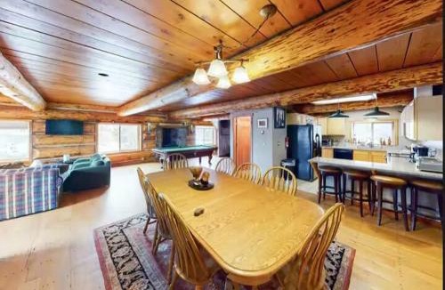 Wildernest House | Mountain Basecamp Hot Tub plus Pool Table