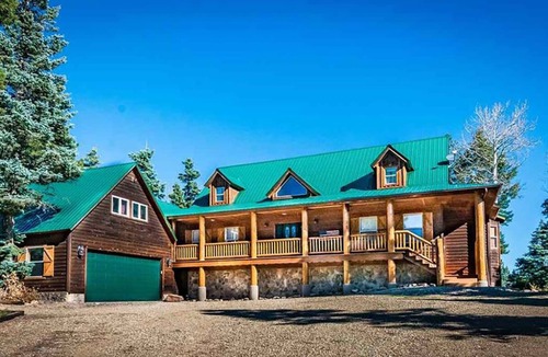 Angel Fire House | Mountain Elegance with Multiple Living Areas. Featured on HGTV’s House Hunter’s