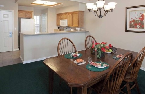 Branson Hotel | Mountain Escape w/Kitchen & Balcony – Ideal for Nature-Loving Groups | 3 Units