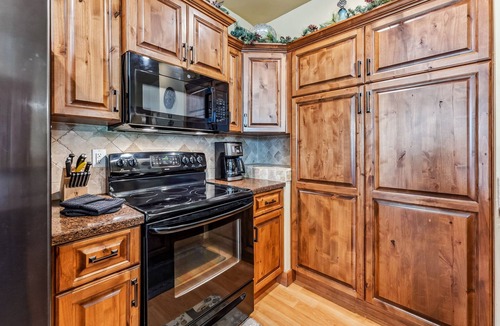 Wildernest House | Mountain Escape w/Hot Tub, Near Ski Resorts & I-70
