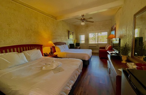 Mount Ida Hotel | Mountain Harbor Queen Guest Room on Lake Ouachita by RedAwning