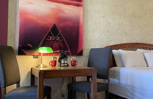 Mount Ida Hotel | Mountain Harbor Queen Guest Room on Lake Ouachita by RedAwning