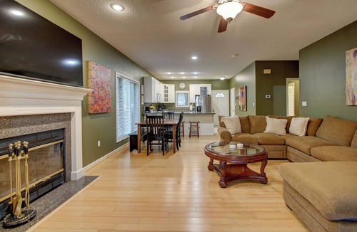 Mount Ida Condo | Mountain Harbor Resort Condo 2Bed 2Bath. Large Screen Deck. 2 Min. walk to Pool