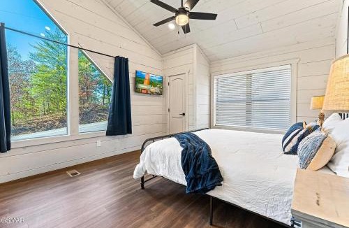 Almont House | Mountain Hush, Private Splash, Sleeps 12, Near Town