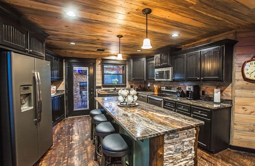 Golden Cabin | Mountain Melody Lodge - Mountain Retreat, Sleeps 11, Pool Table, Tree House