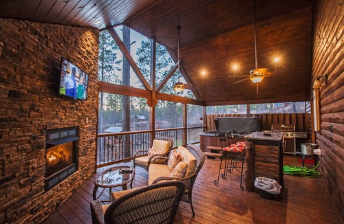 Golden Cabin | Mountain Melody Lodge - Mountain Retreat, Sleeps 11, Pool Table, Tree House
