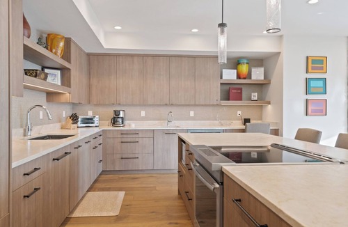 Vail Condo | Mountain Modern 3BR A/C High-Floor Views & Stone Fireplace Luxury