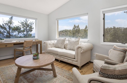 Richmond Hill Corridor Cabin | Mountain Unique View