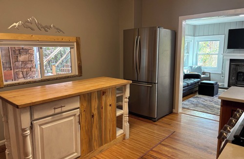 Palmer Lake Cottage | Mountain View Cottage in Historic Palmer Lake