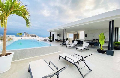 Puerto Vallarta Apartment | Mountainview Condo in Versalles, Roof Pool!