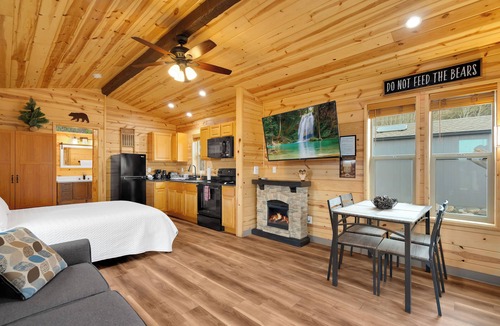 Summerhaven Cabin | Mt Lemmon Hotel - Cabin 2, Pet Friendly