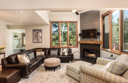 Snowmass Village Condo | Multi-Level Snowmass Haven! Private Hot Tub, Deck w/Grill, Wood FP, W/D, Parking & Near Shuttle