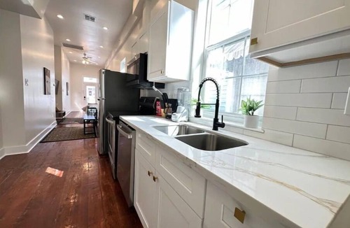 West Riverside House | Natural Beautiful Home -15 Mins to French Quarter!