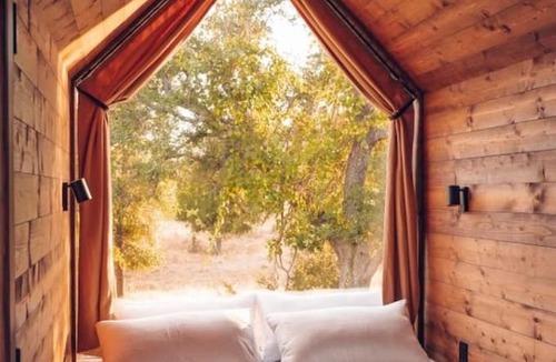 Round Mountain House | Nature Cabin Wood-Burning Hot Tub