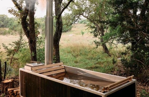 Round Mountain House | Nature Cabin Wood-Burning Hot Tub