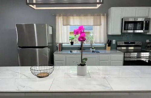Heritage House | Near Sea World/Lackland AFB/many shops and stores within minutes away