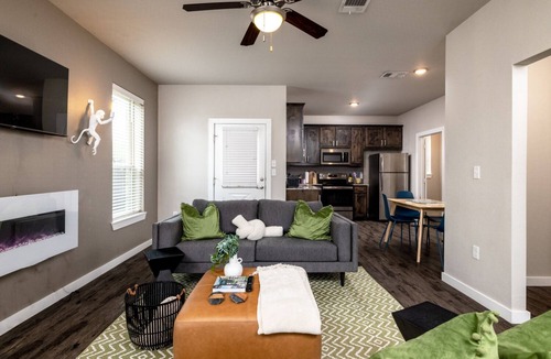 Denton House | Near UNT + Downtown Square - Spacious Group Stay