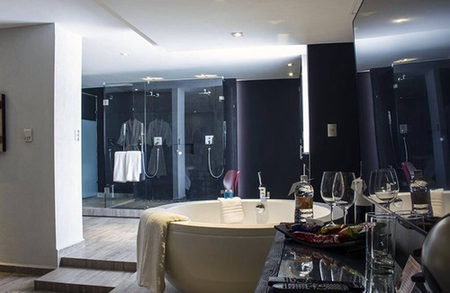 Leon Hotel | NEhotel Nueva Estancia