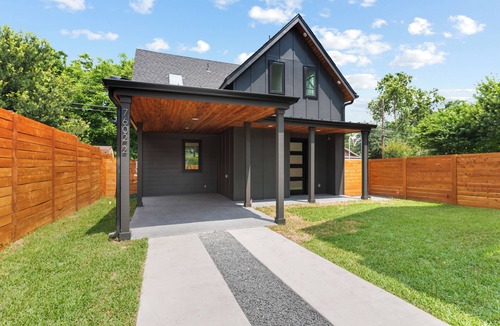 Highland House | New 2BR. EV Charge. Central to Domain, DowntownUT. Free parking,WIFI. Sleeps 4