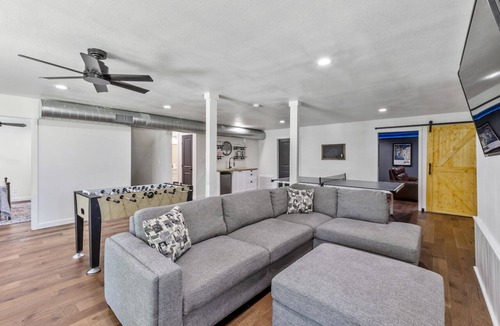 Seven Points House | New! 3 Acre, 5bd/5bth Lakehouse w/Hot tub & Cinema