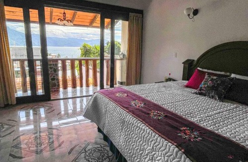 San Pedro La Laguna House | NEW ✮ 3 Spacious Bedrooms w/Lake View and Garden