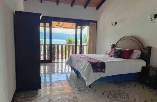 San Pedro La Laguna House | NEW ✮ 3 Spacious Bedrooms w/Lake View and Garden