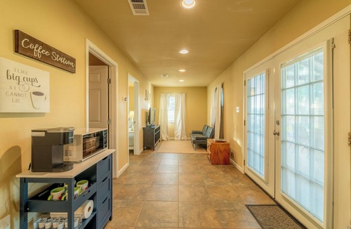 Azle House | New 5 Bed/Lakefront/Boat dock/Game room/Guest House.