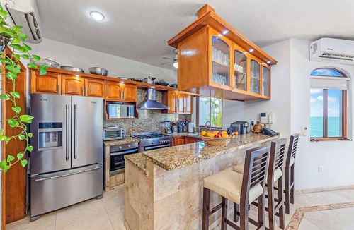 South Shore Hotel Area Villa | [NEW] 5-Star Oceanfront Estate | 7BR w/2 Infinity Pools, Jacuzzi, Full Staff, Shopping Services