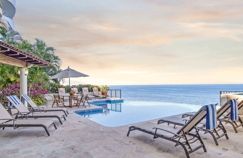 South Shore Hotel Area Villa | [NEW] 5-Star Oceanfront Estate | 7BR w/2 Infinity Pools, Jacuzzi, Full Staff, Shopping Services