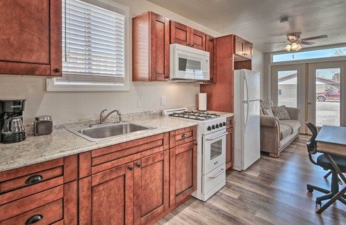 Springerville Cabin | NEW! Eagar Tiny Home w/Patio - By the White Mountains!
