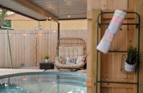 Dean Highland House | NEW! Game Day+ Group Trip + Cowboy Pool + 2 Kings + Sleeps 12