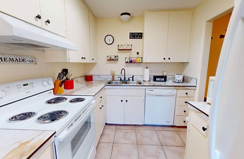 Midland House | NEW LISTING Right At Home-Midland Cowboy Siesta Corner Lot w/Patio & Cov'd Park