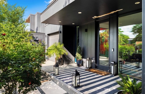 Bouldin House | New Luxury Designer SoCo Retreat w/Pool, Spa, & Skyline Views