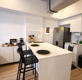Zona 4 Apartment | NEW! Modern Apartment in 4 Grados Norte