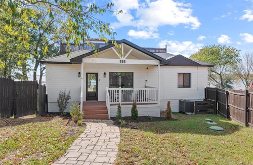 Cedar Creek Reservoir House | NEW! Modern Lakeside Paradise | Waterfront + 2 Patios