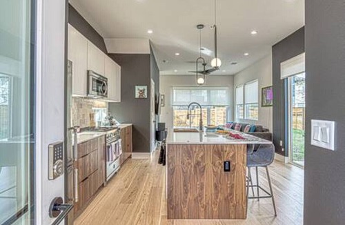 Chestnut House | Newly Constructed 2 BDRM I Work Remotely mins to DT