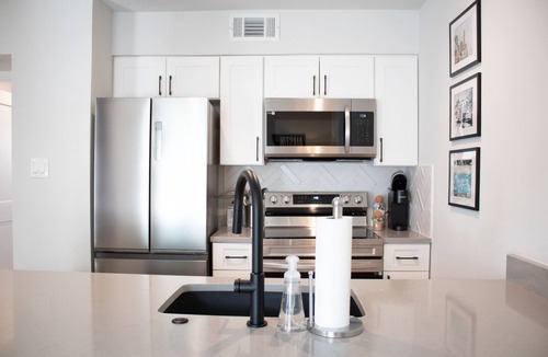Barton Hills Condo | Newly Renovated Modern Condo- Walk to Zilker & Barton Springs! Private backyard!