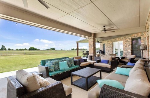 Weston House | Newly Renovated Private Ranch Get-A-Way