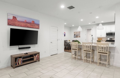 Glendale House | Next Gen Luxurious Home 4BR 3.5Bath include Separate Private Guest Suite!
