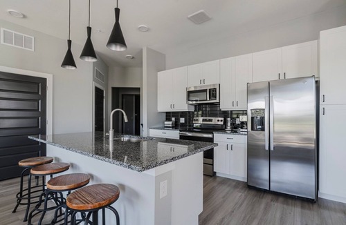 McNeil Apartment | Nice Lost Plains 2BR w/Gym, Pool, W/D & A/C, by Blueground