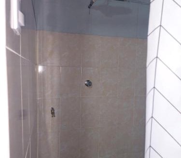 Zona 11 Apartment | Nirvana 2, Habitación doble con todos sus servicios