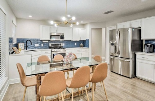 Block House Creek House | North Austin,HEB center,Leander,Cedar Park, Haute Spot,Lake Travis,The Crossover